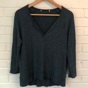 Three dots thermal scoop neck